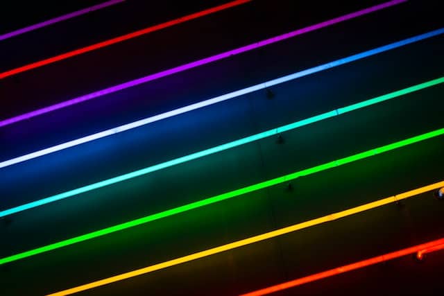 Colores fluorescentes de la bandera LGBT