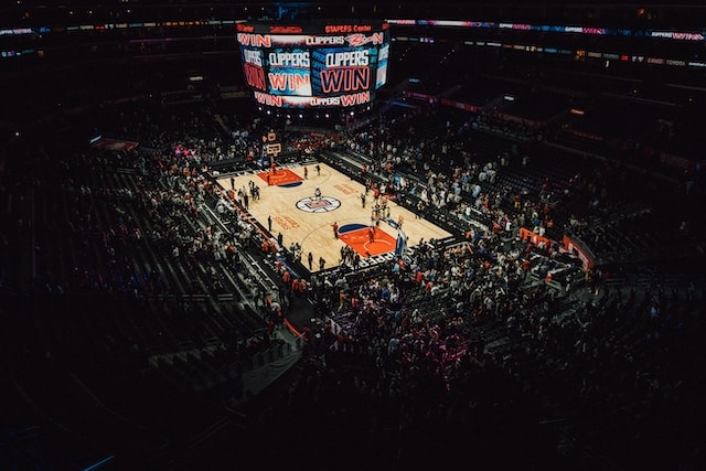 foto panorámica de un estadio de basketball